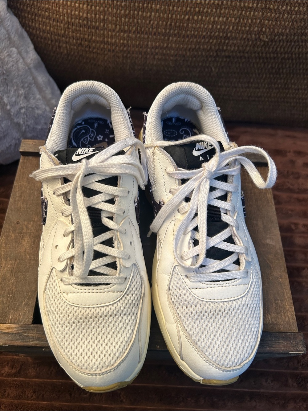 Nike Men’s White and Black Low-Top Sneakers with Bandana Accent